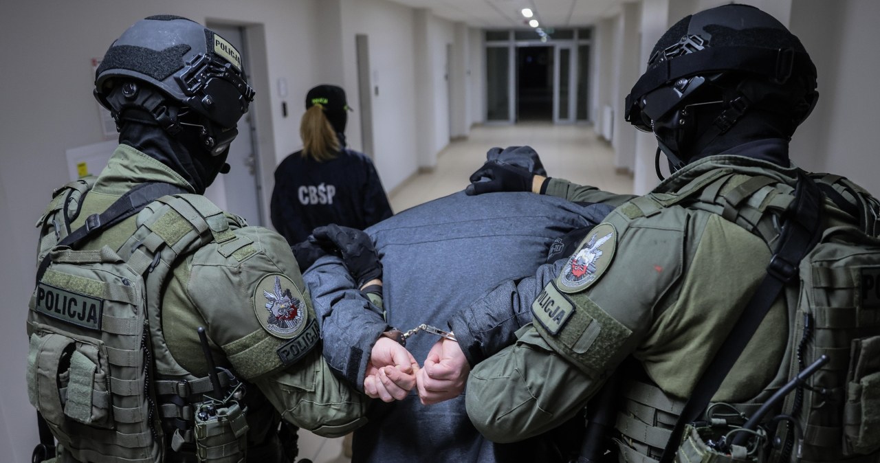 300 funkcjonariuszy w akcji. Wśród zatrzymanych chemik i pseudokibice