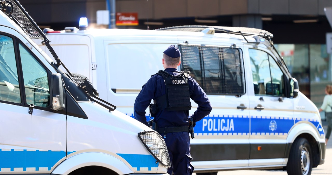 Zabił żonę i zabarykadował się z nożem w łazience. Zarzuty dla 69-latka