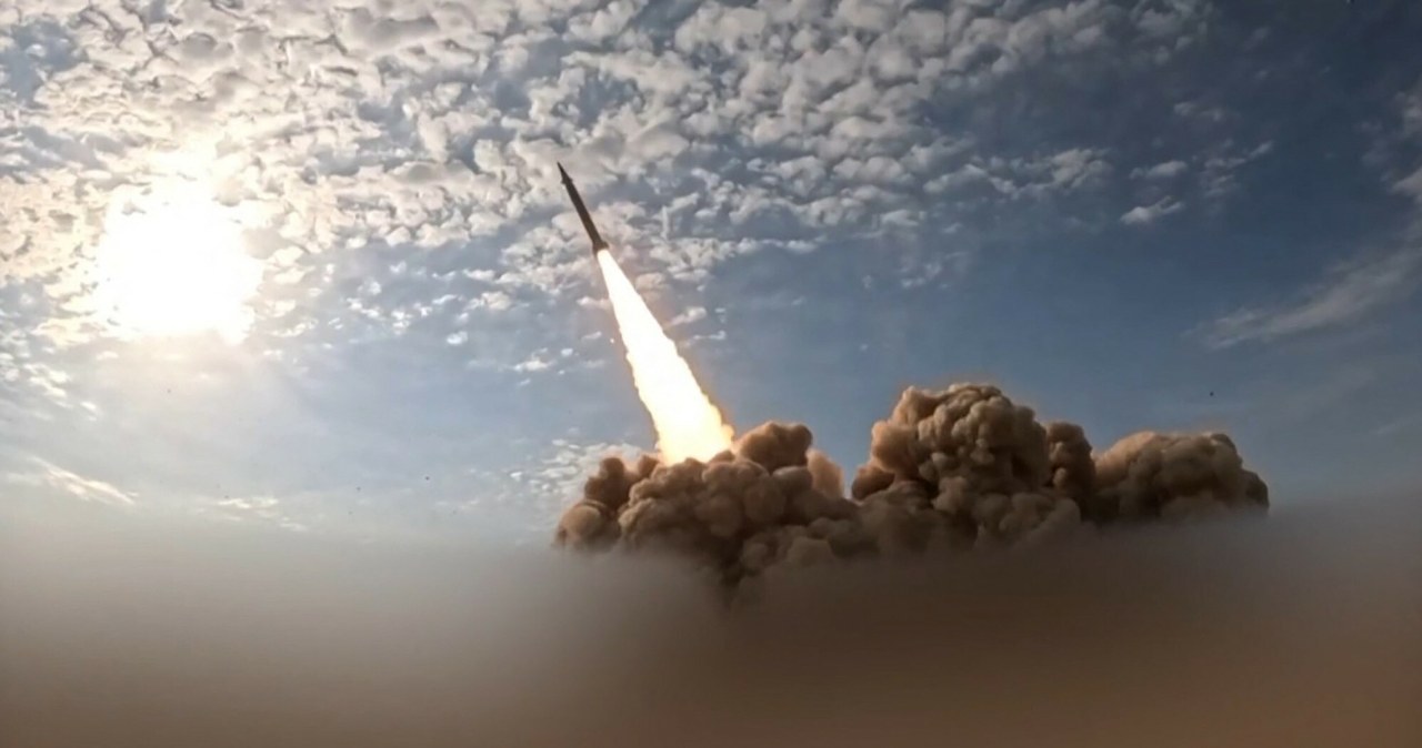 ​12 rannych w Zjednoczonych Emiratach Arabskich. Spadły odłamki pocisku