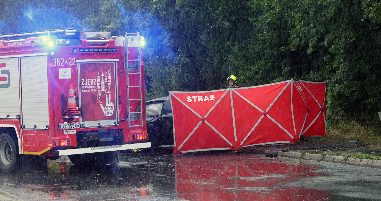 Koszmarny wypadek. Ciało leżało na jezdni, przejechało po nim kilka aut