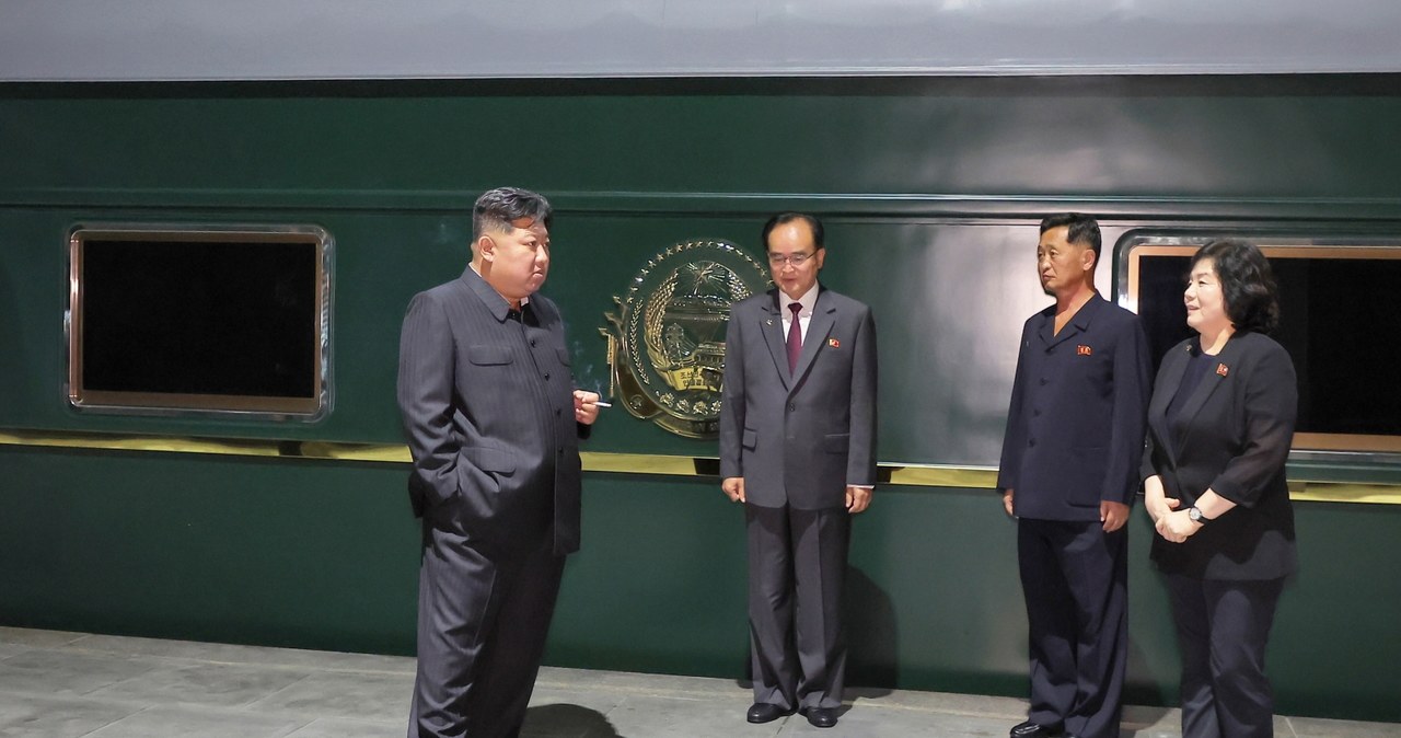 Kim Dzong Un w pancernym pociągu. Tysiące żołnierzy nie żyją