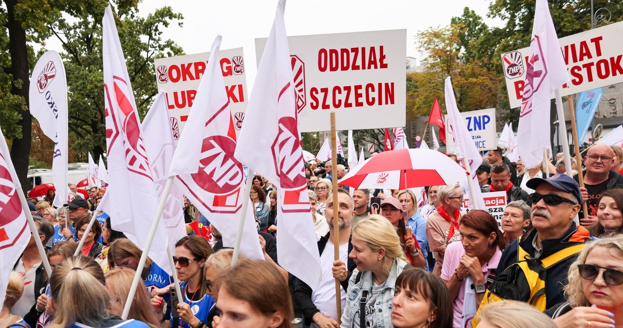 Nauczyciele mają dość. "Koniec z biedą i pracą na kilka etatów!"