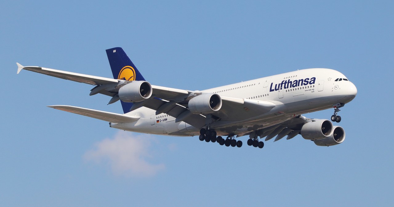 Ewakuacyjny lot przerwany. Kapitan nagle zawrócił samolot