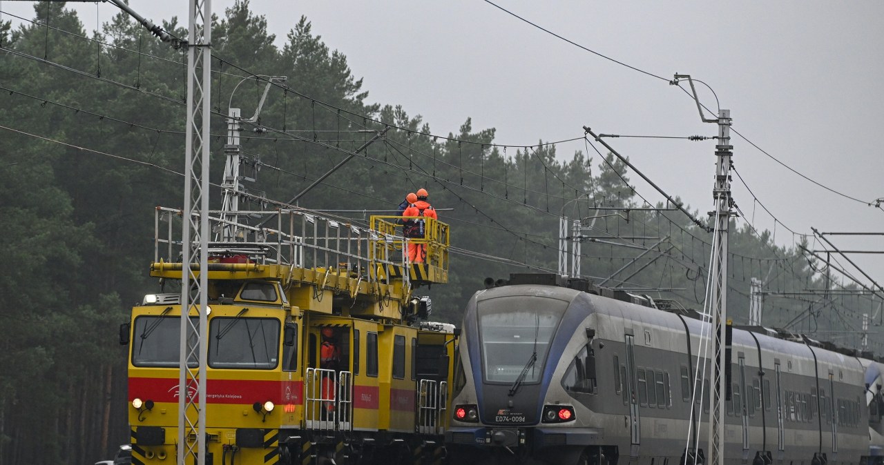 Dywersja na kolei. Znaleziono kabel, który prawdopodobnie służył do zainicjowania wybuchu