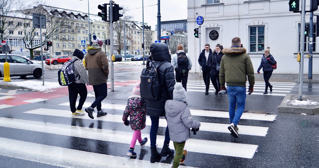 Warszawa walczy z mrozem. Specjalne punkty ciepła na ulicach stolicy