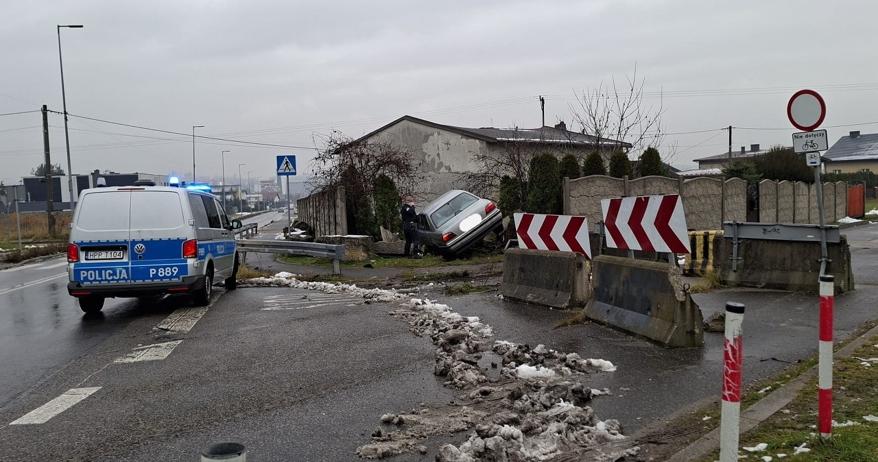 Uciekał przed policją i wylądował na płocie. Pościg w Tychach