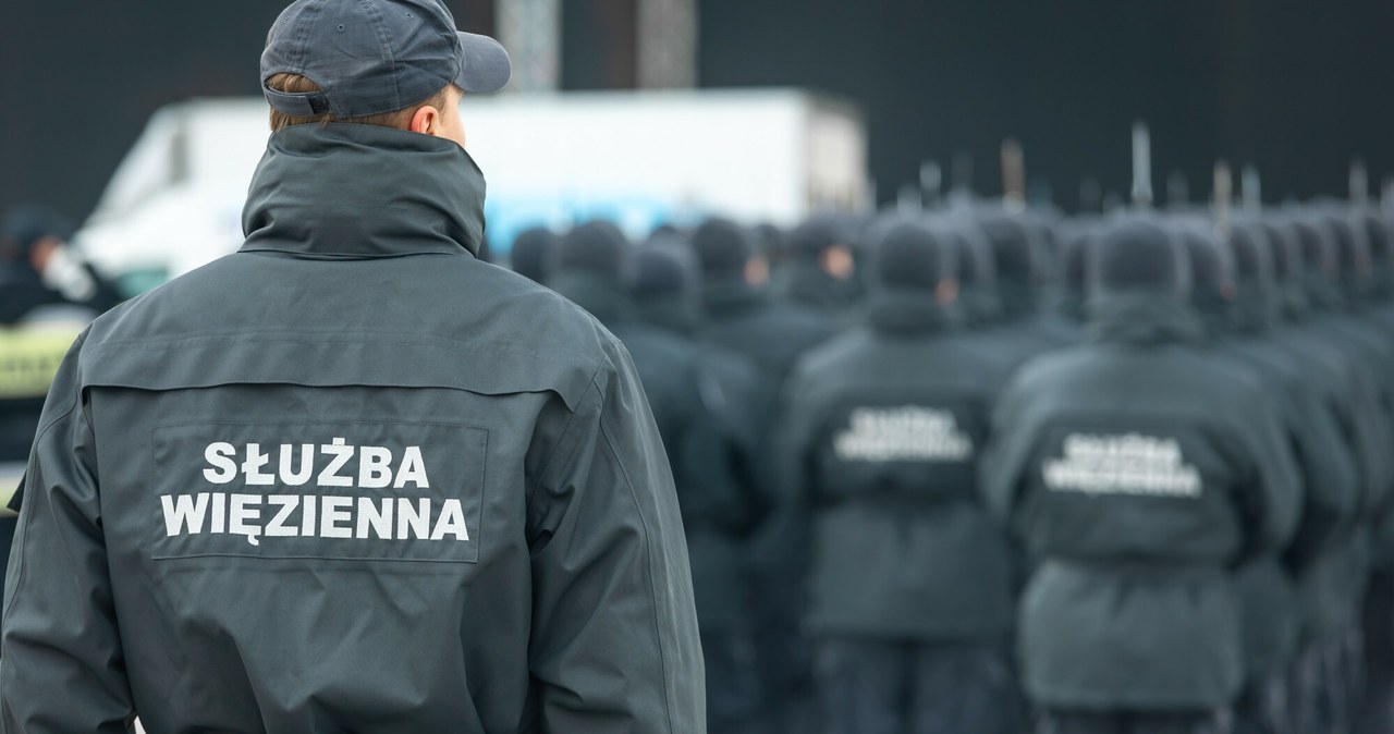 Matka w kajdankach na pogrzebie syna. SW: Kontrola wykazała nieprawidłowości