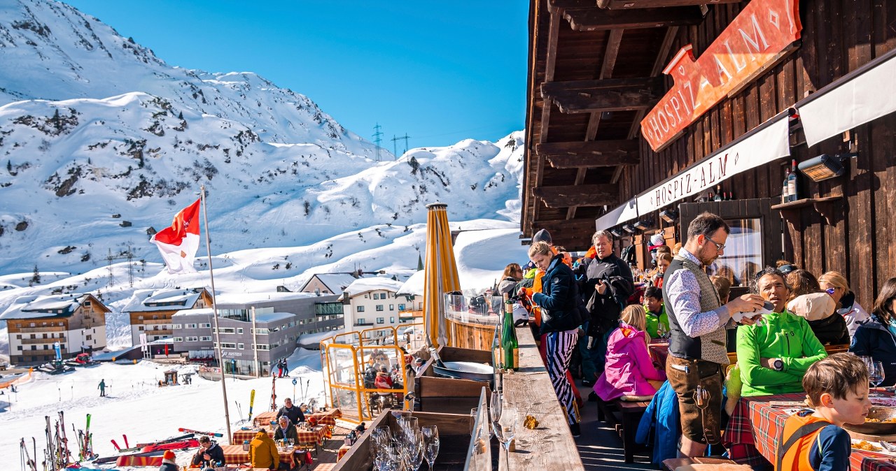 Praca szuka człowieka. Oferują 3 tys. euro miesięcznie i darmowe zakwaterowanie