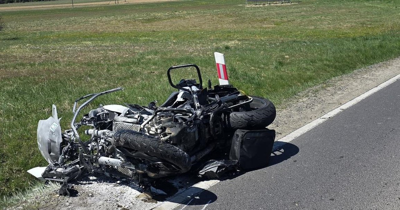 Wyprzedzanie skończyło się tragicznie. 71-letni motocyklista nie żyje