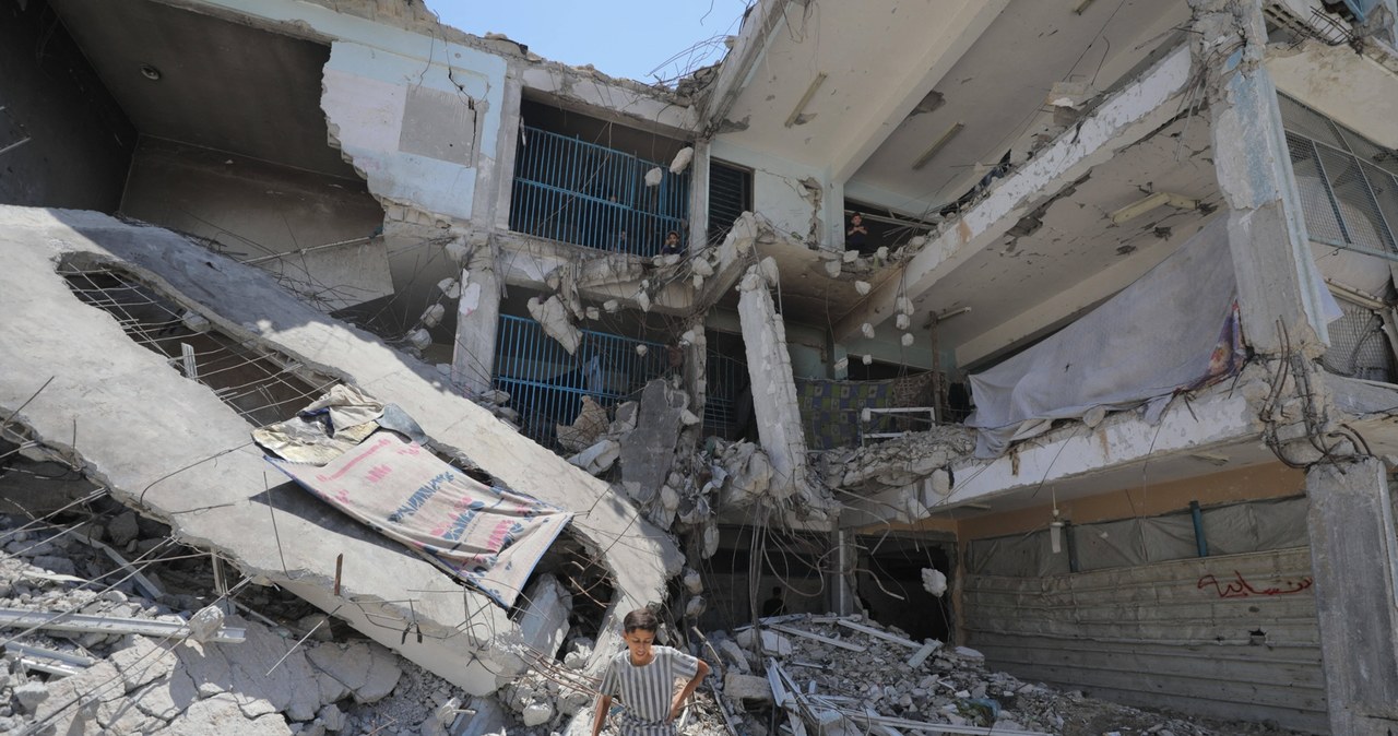 Zmasowany atak na Deir al-Balah. Tysiące Palestyńczyków umierają z głodu