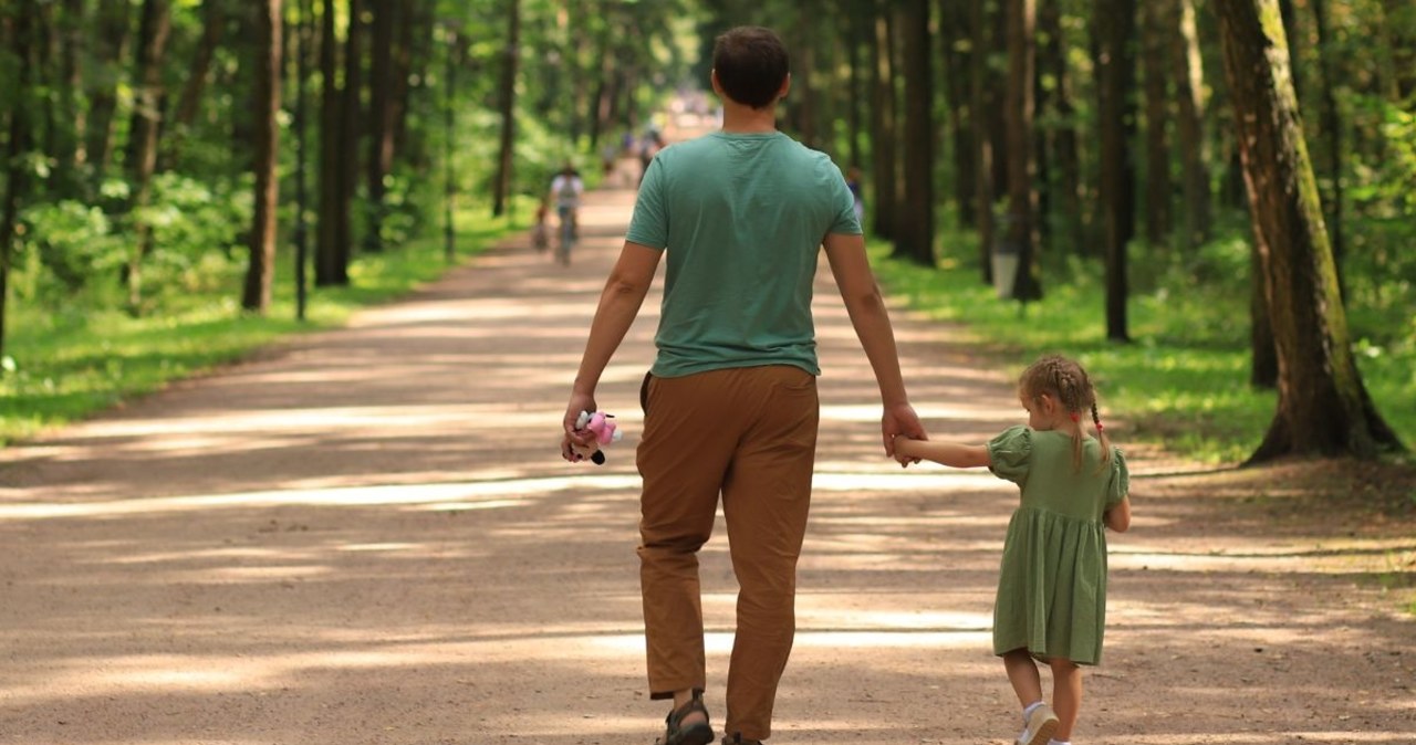Pieniądze dostaną także ojcowie? Możliwa zmiana w świadczeniu