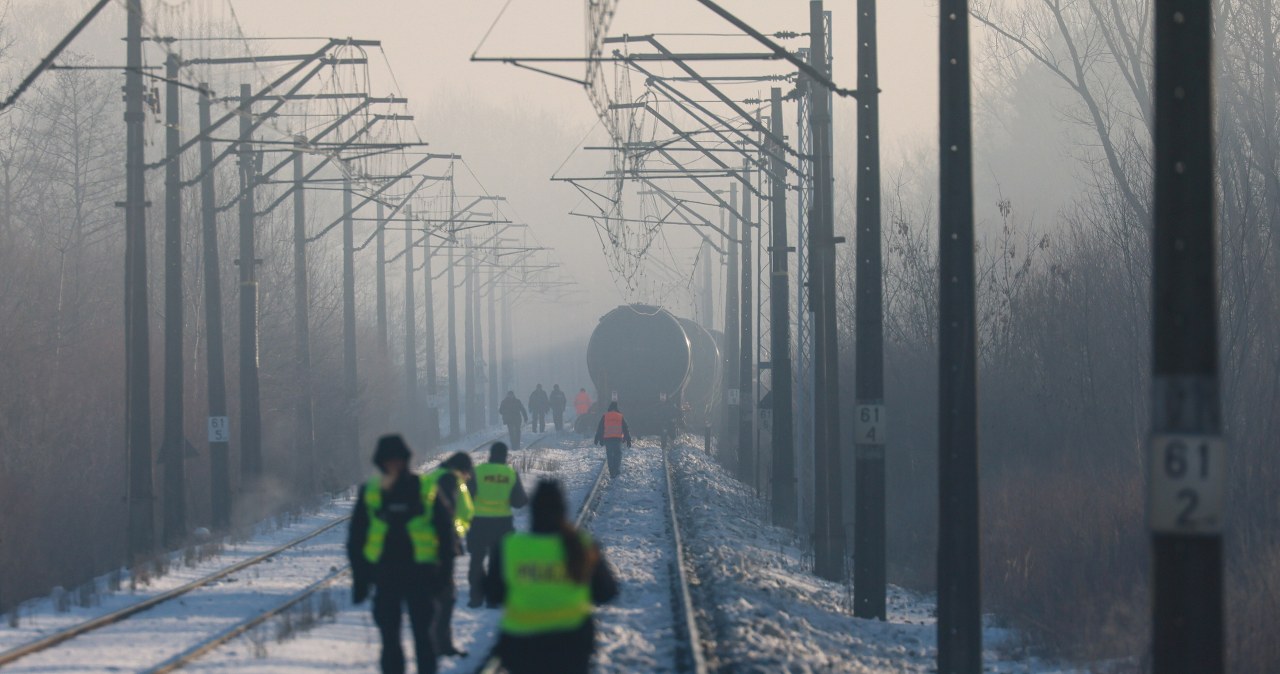 Niebezpieczna zabawa na torach. Policja zatrzymała dwóch 17-latków