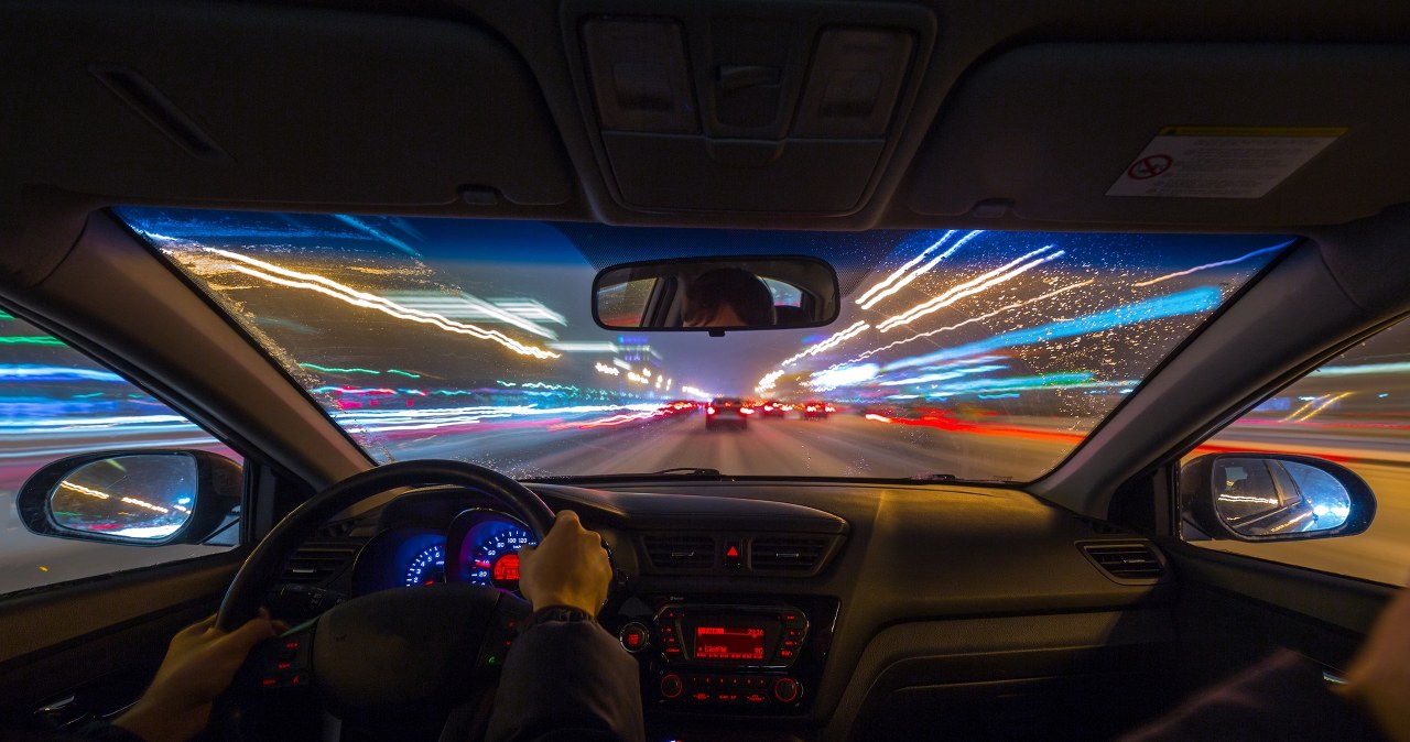 Ponad 300 km/h ulicami miasta. Dwaj mężczyźni skazani