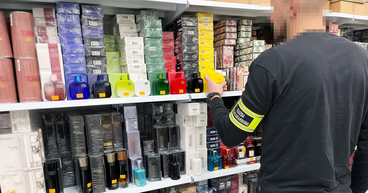 Wielka akcja służb w Wólce Kosowskiej. Przejęto podróbki o wartości ponad 6 mln złotych