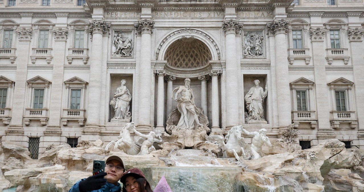 Zmiany przy słynnej fontannie w Rzymie. Kto zobaczy ją za darmo?