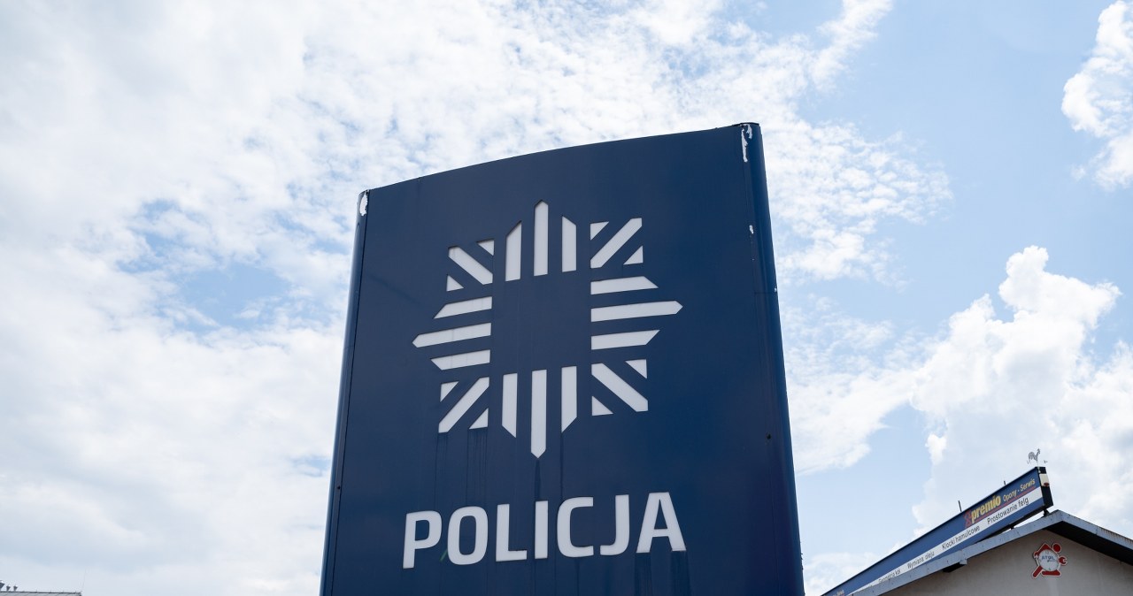 Mężczyzna dźgnięty nożem wpadł na komendę w Szczytnie. Partnerka zatrzymana