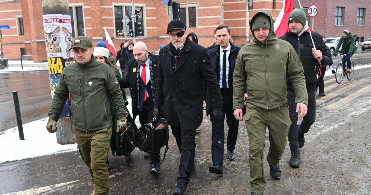 Grzegorz Braun w prokuraturze. Złożył wniosek i nie usłyszał zarzutów