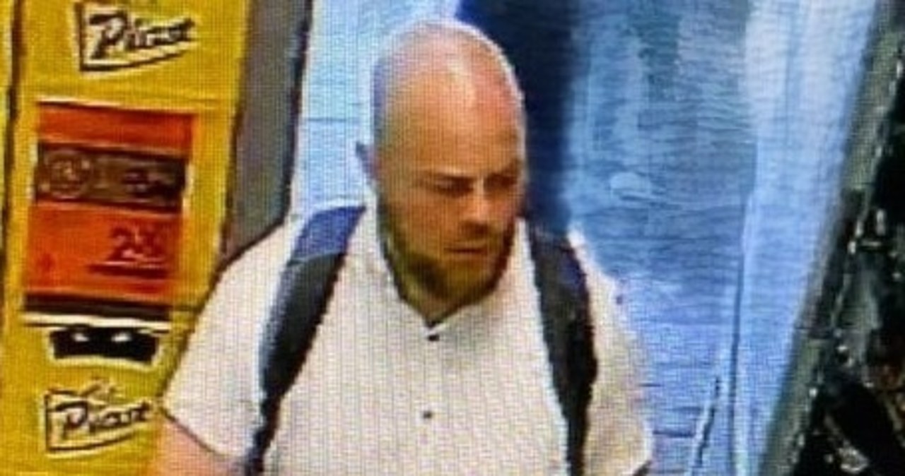 Zaatakowali pracownika Żabki. Szuka ich policja