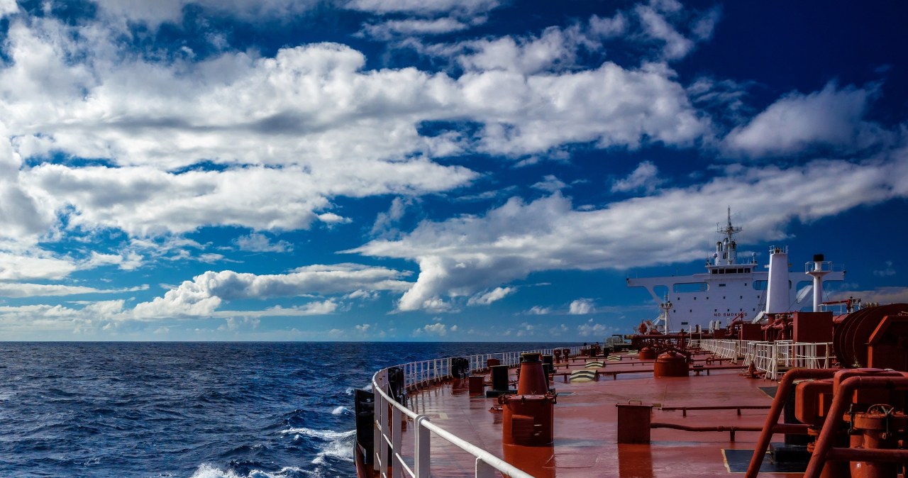 Chińczycy sprawdzają blokadę USA. Tankowiec płynie na Kubę