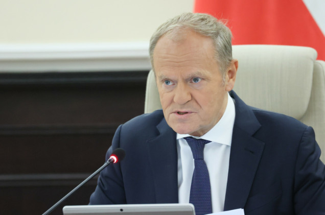 „Biedy nie ma”. Premier o przyszłych limitach zarobków lekarzy