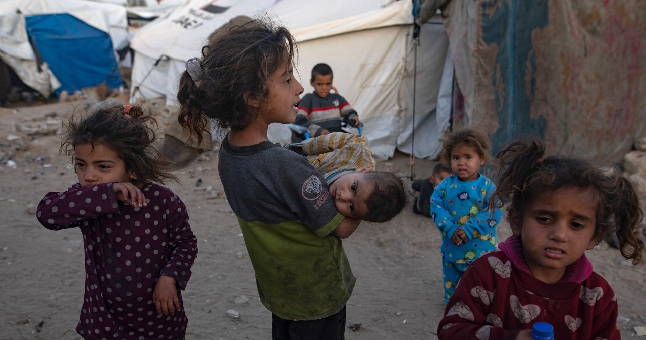 40 tysięcy sierot w gnijących namiotach. Dramat dzieci w Gazie