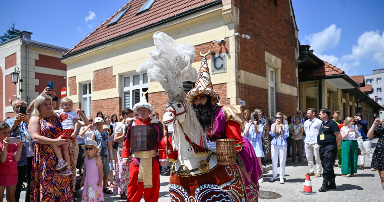 Tłumy na trasie pochodu Lajkonika w Krakowie