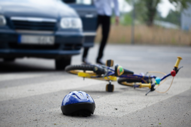 6-latek wjechał rowerkiem w autobus. Wezwano śmigłowiec LPR