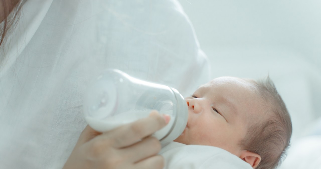 Ostrzeżenie GIS. Groźna bakteria w popularnym mleku dla niemowląt