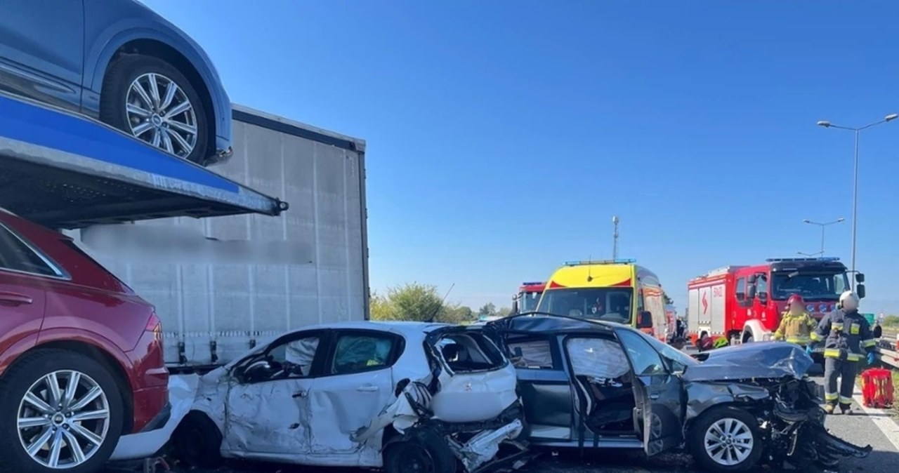 Karambol na S8 pod Oleśnicą. Zmarła kolejna osoba