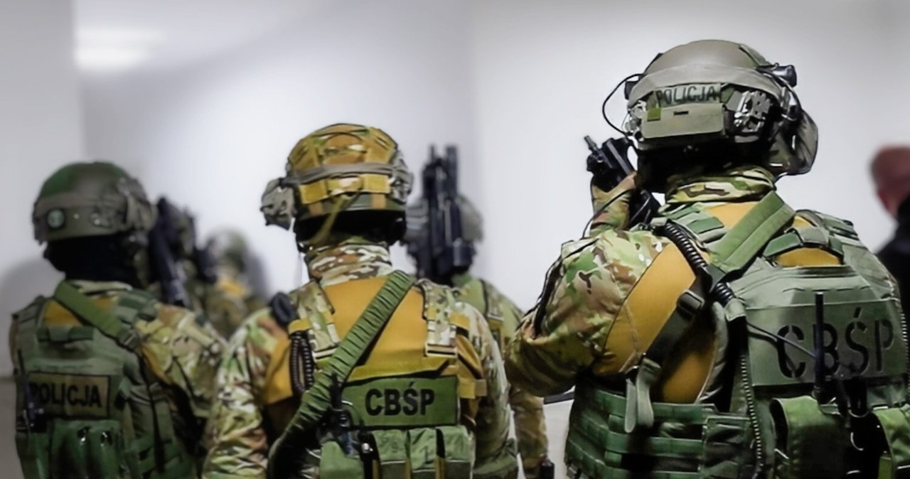 Największa fabryka fałszywych leków w Polsce. Nieoficjalnie: Policjanci i żandarm wojskowy zatrzymani