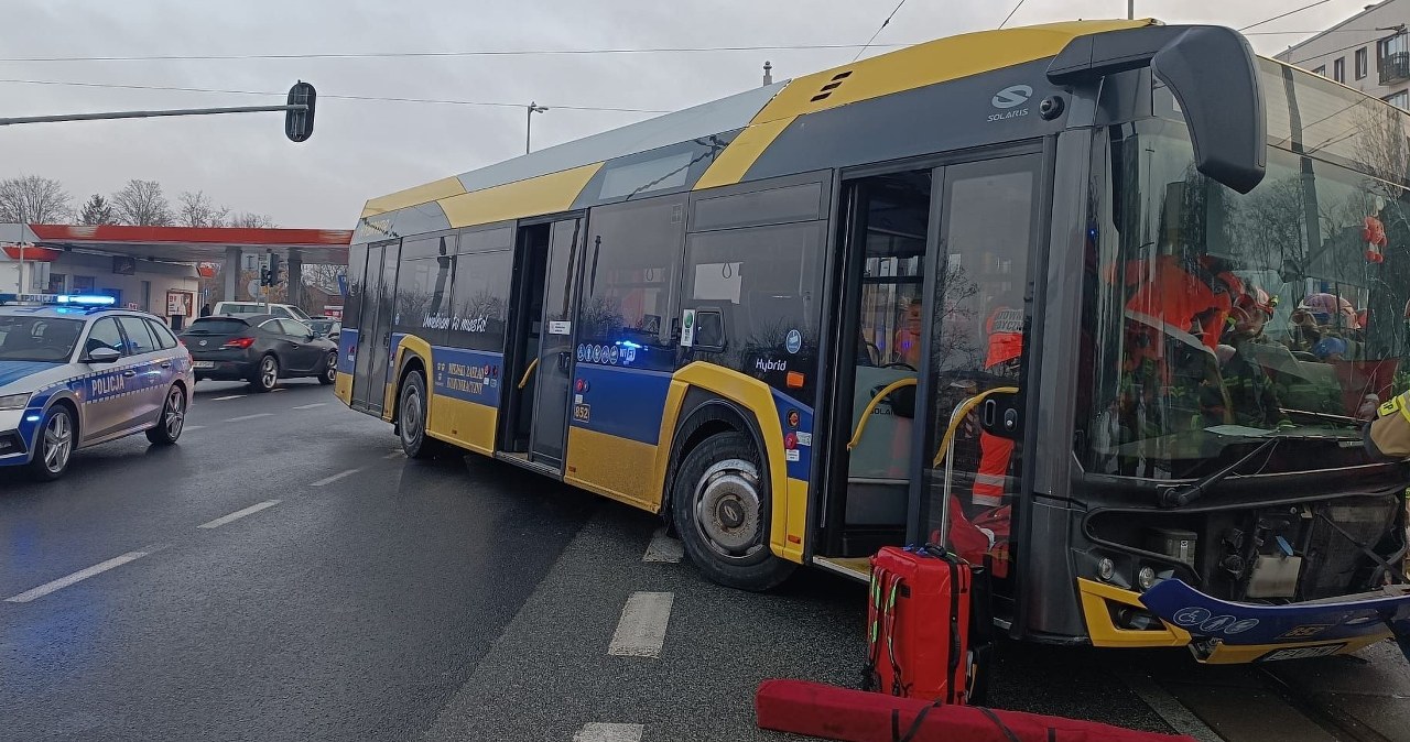 Tramwaj zderzył się z autobusem. Wypadek w Pabianicach