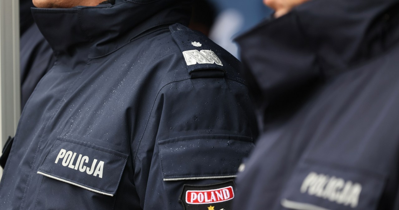 Wydano za nim list gończy, ukrył się... pod łóżkiem. Policja i tak go znalazła