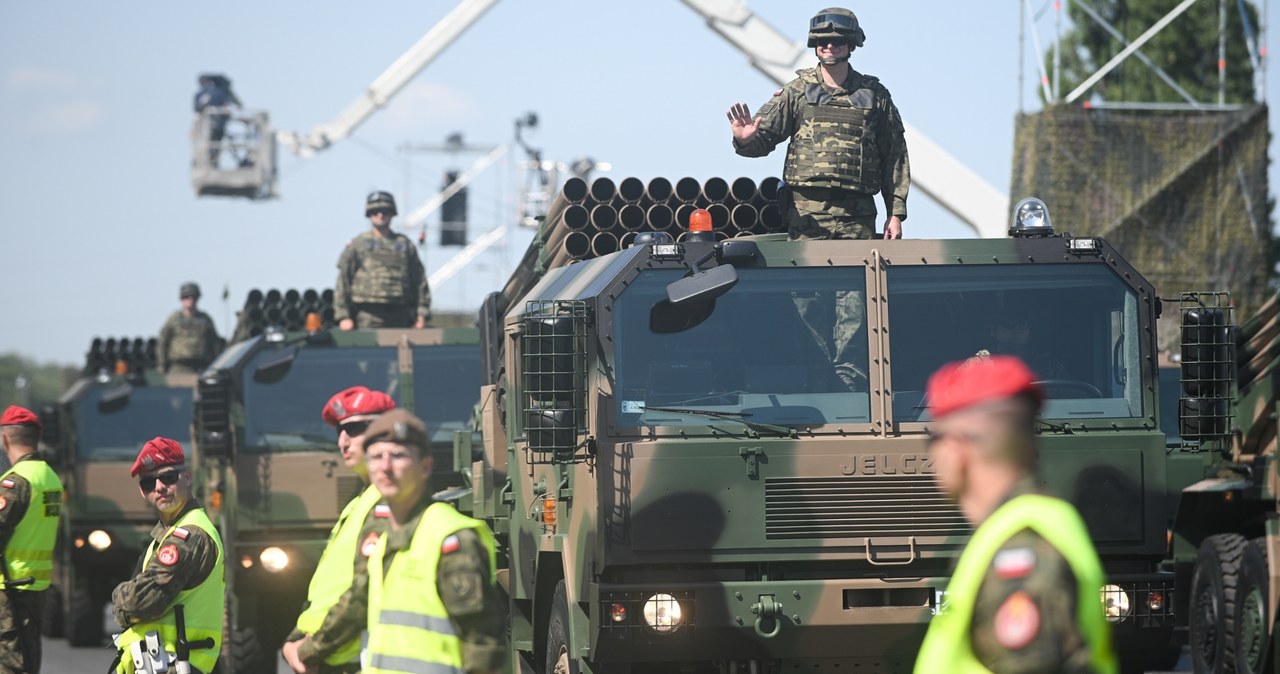 Pojazdy wojskowe na drogach. Armia apeluje i ostrzega