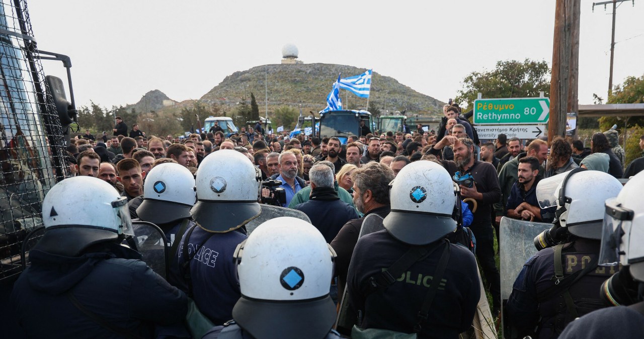 Wściekli rolnicy zablokowali lotnisko na Krecie. Rzucali kamieniami