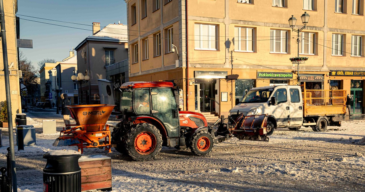 Armagedon na Warmii i Mazurach: Zaspy, odcięte wsie i mieszkańcy ratujący sąsiadów