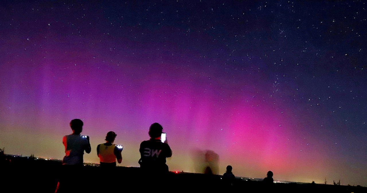 Alert zorzowy nad Polską, silna burza geomagnetyczna. Kiedy patrzeć w niebo?