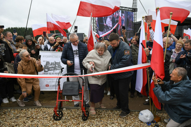 Jedwabne 85 później. Uroczystości się rozpoczęły, skrajna prawica próbuje je zakłócić
