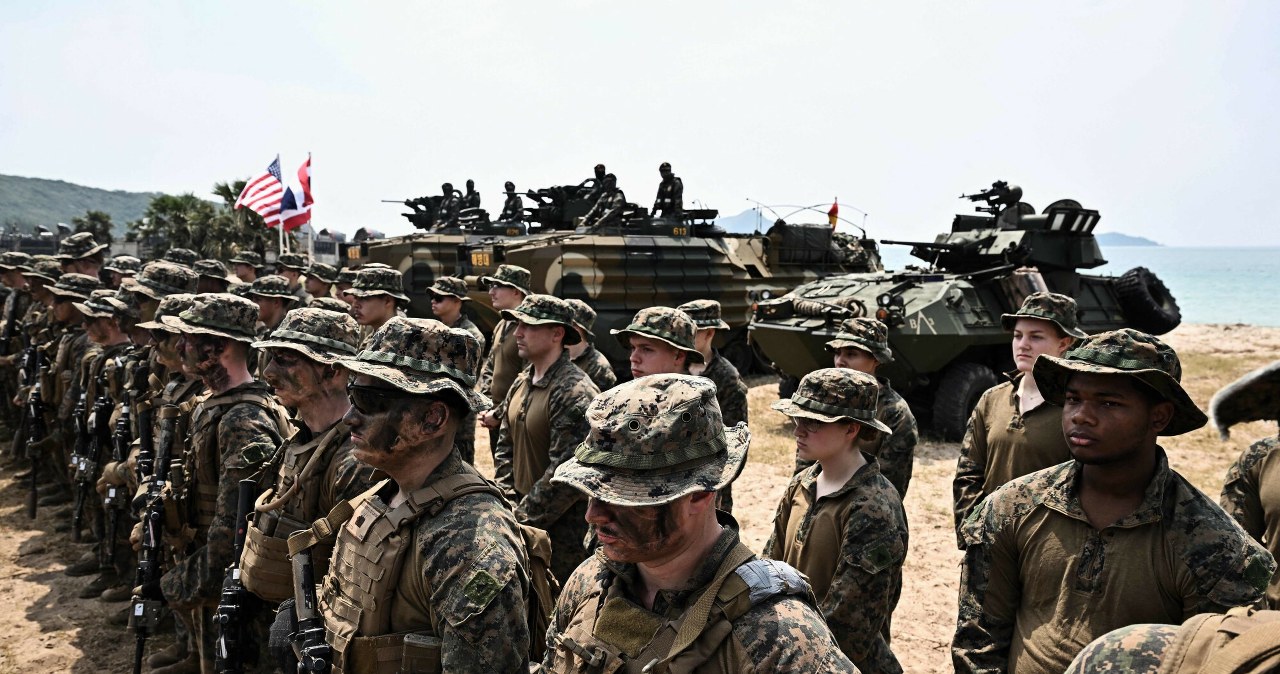 Marines z Okinawy i Delta Force płyną w kierunku Chark. USA chcą bitwy o wszystko