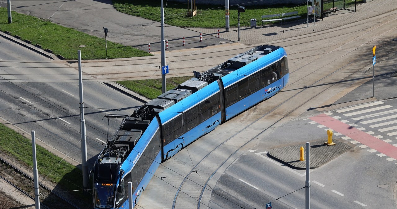 Tramwaj potrącił dwie osoby. 12-latka trafiła do szpitala