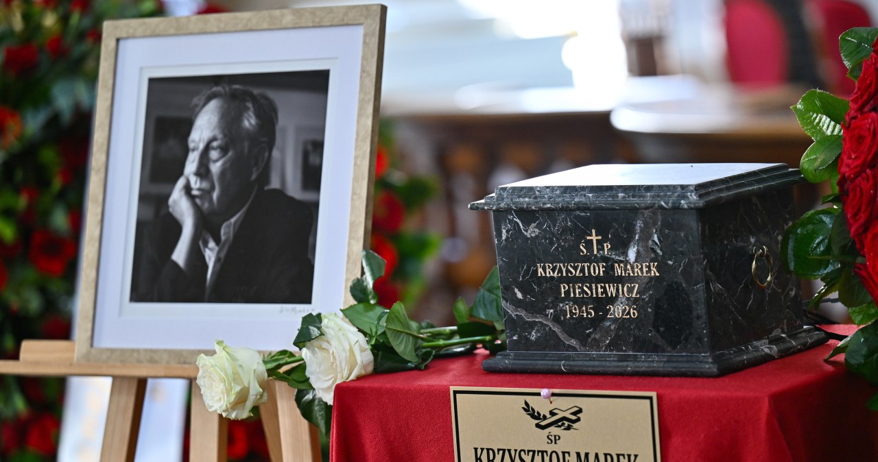Ostatnie pożegnanie Krzysztofa Piesiewicza. Spoczął na Starych Powązkach