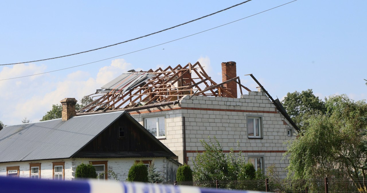 Dom w Wyrykach zgruzowany. Rodzina cudem uszła z życiem