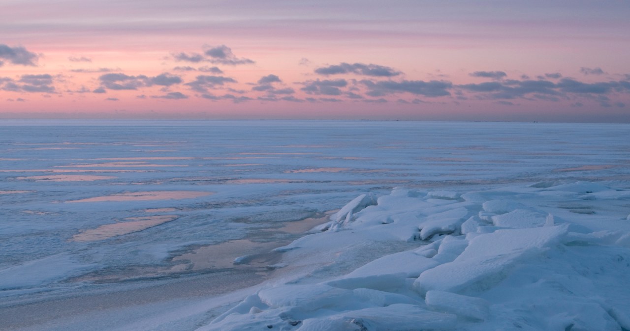 Akcja ratunkowa na Bałtyku. Wędrowali przez zamarzniętą zatokę