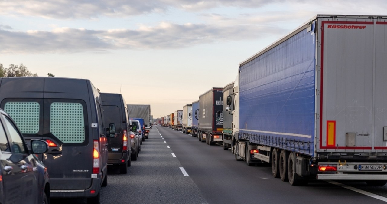 Cofała w "korytarzu życia" na ekspresówce. Sprawą zajęła się policja