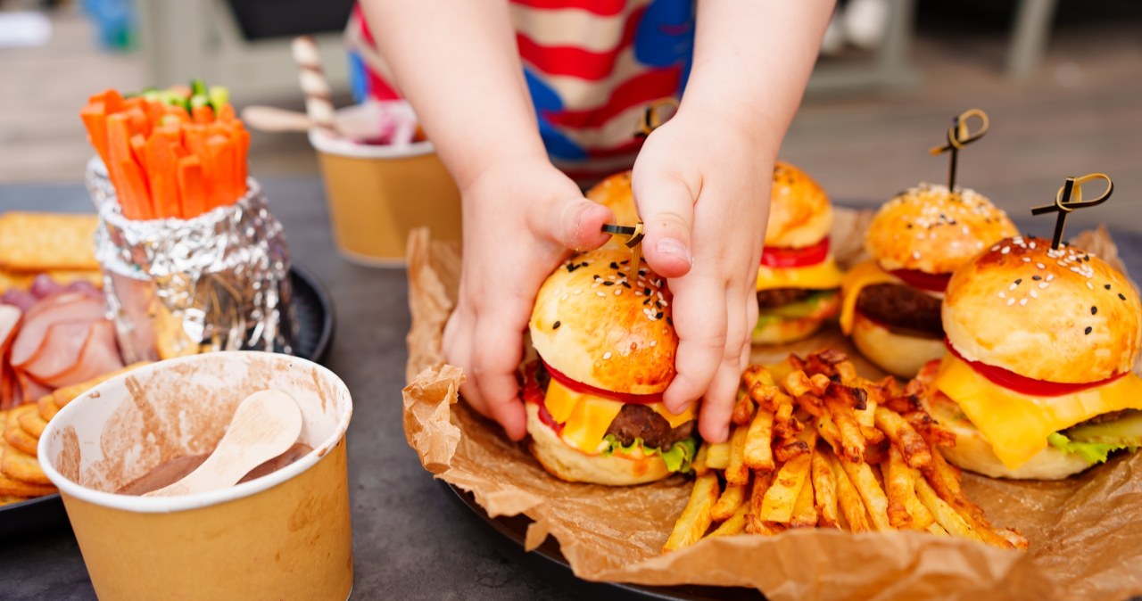 Co piąte dziecko w Polsce je fast foody codziennie. Alarmujące dane