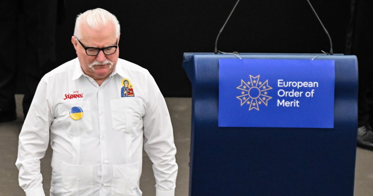 Wałęsa i Buzek odznaczeni. "Honorujemy tych, którzy ją budowali"