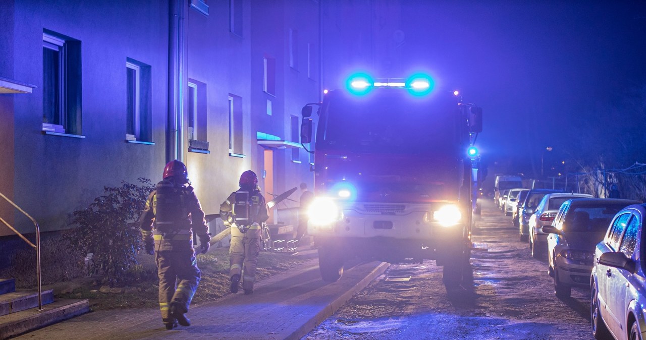 Nocny pożar w Krakowie. Kilkudziesięciu strażaków w akcji