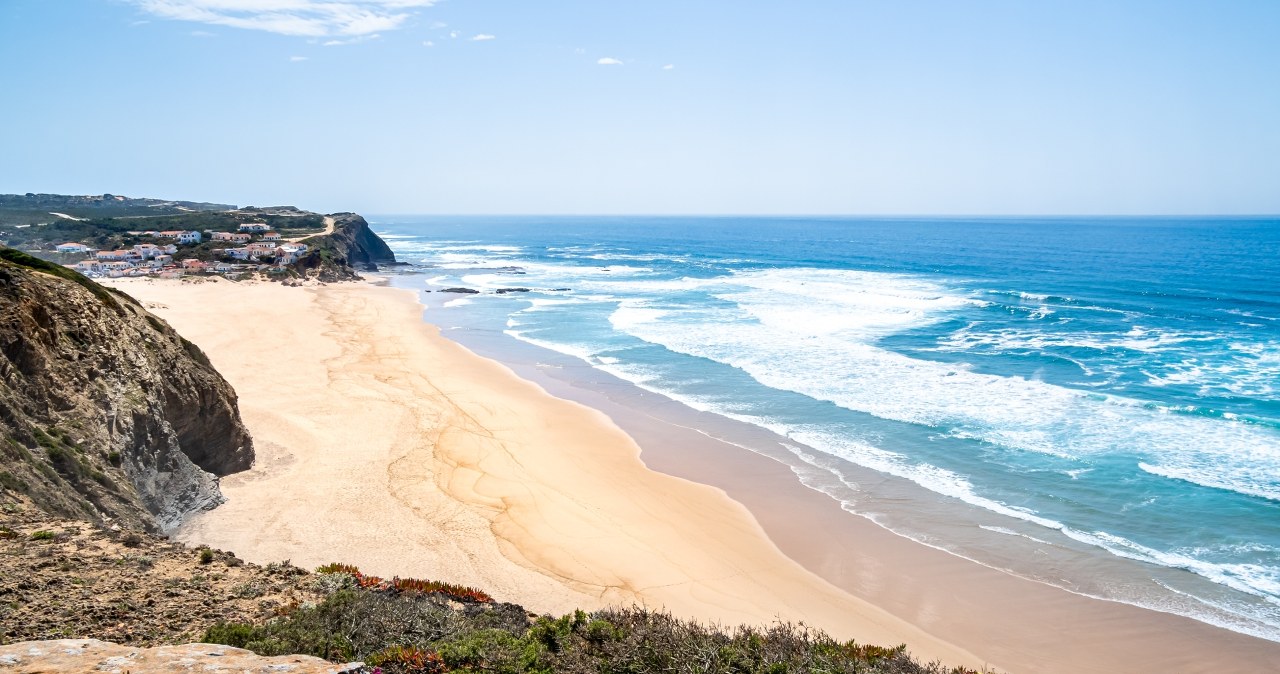 To tu jest najpiękniejsza plaża w Europie. Monte Clerigo - portugalska perełka