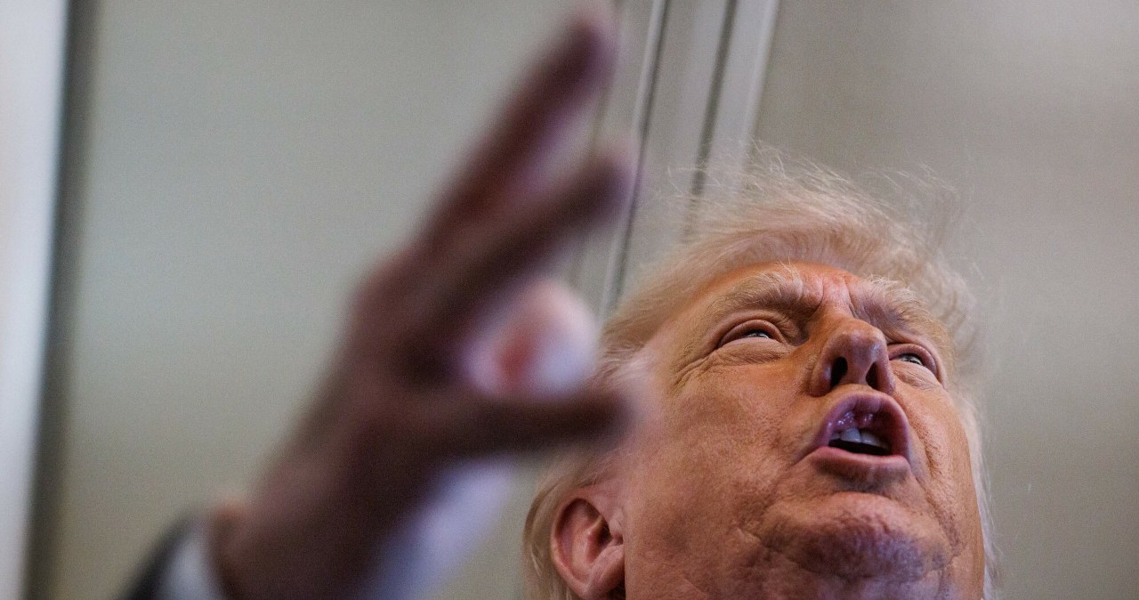Trump nie wytrzymał. Powiedział dziennikarce, że jest "głupia", wstał i wyszedł