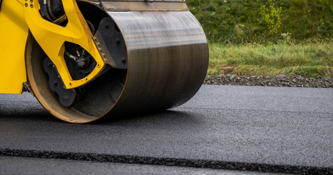 Dramat na drodze. Zginął przygnieciony przez walec