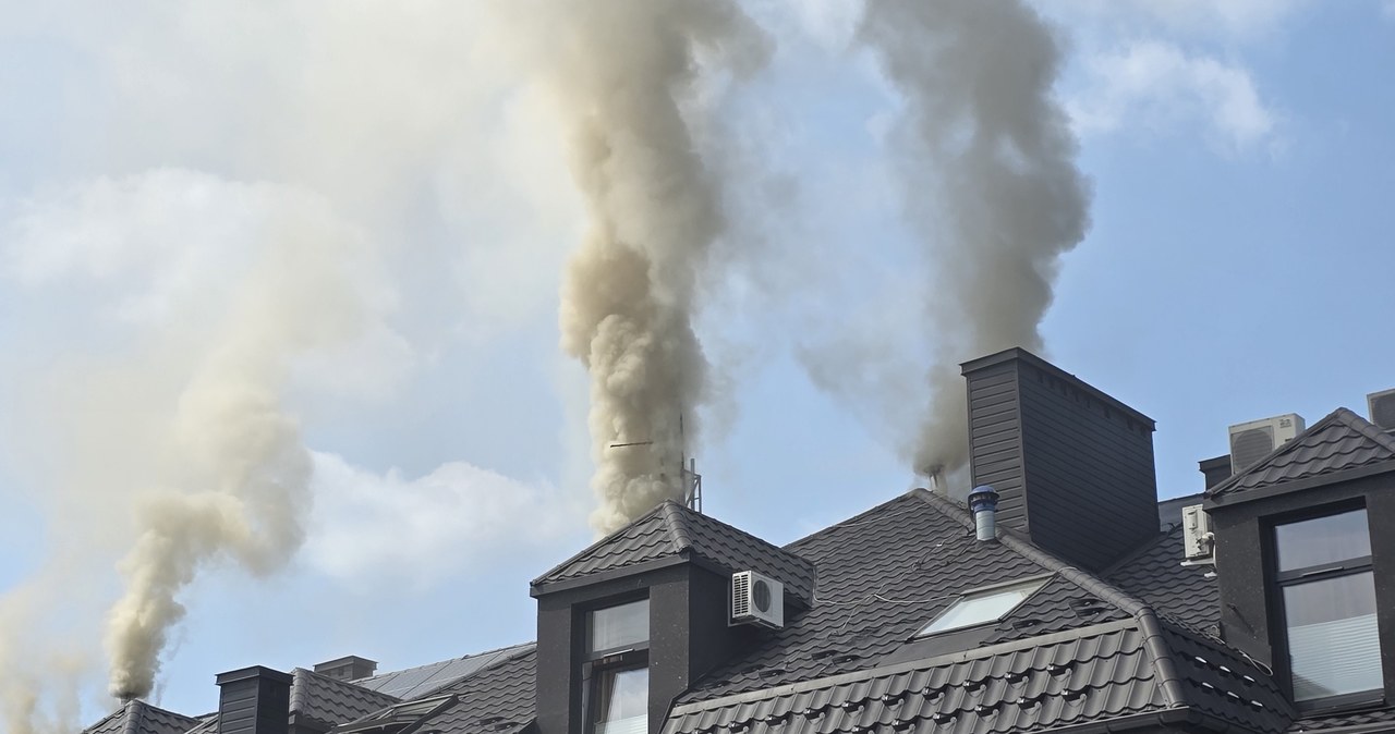 Kłęby dymu w Starachowicach. Płonie hotel